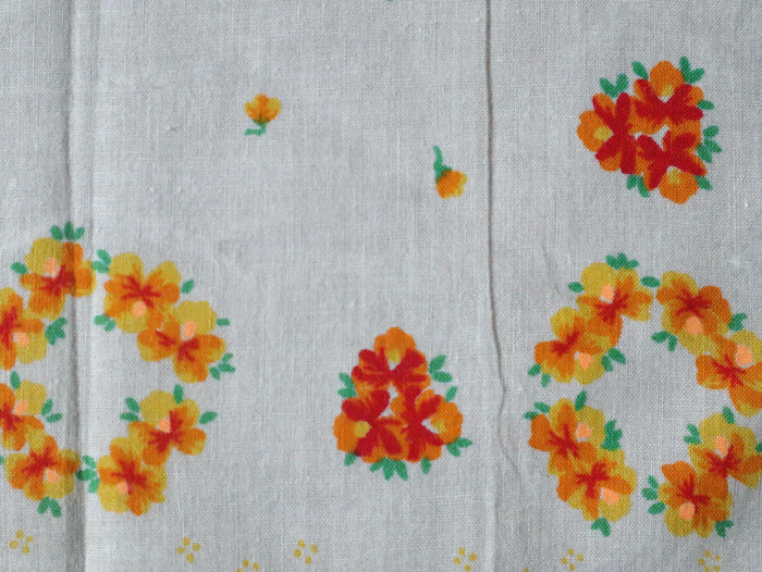 ヴィンテージ花柄ハンカチ 〈オレンジ〉