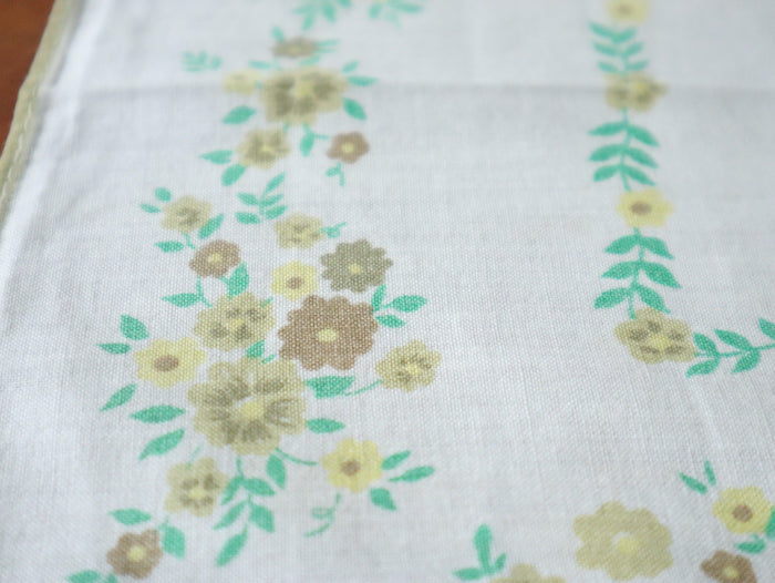 ヴィンテージ花柄ハンカチ 〈グリーン〉