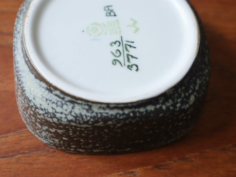 Royal Copenhagen スクエアプレート SS〈フラワー/パープル〉