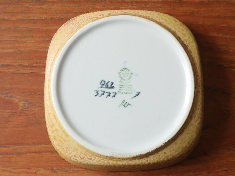 Royal Copenhagen スクエアプレート S〈フラワー/ベージュ〉