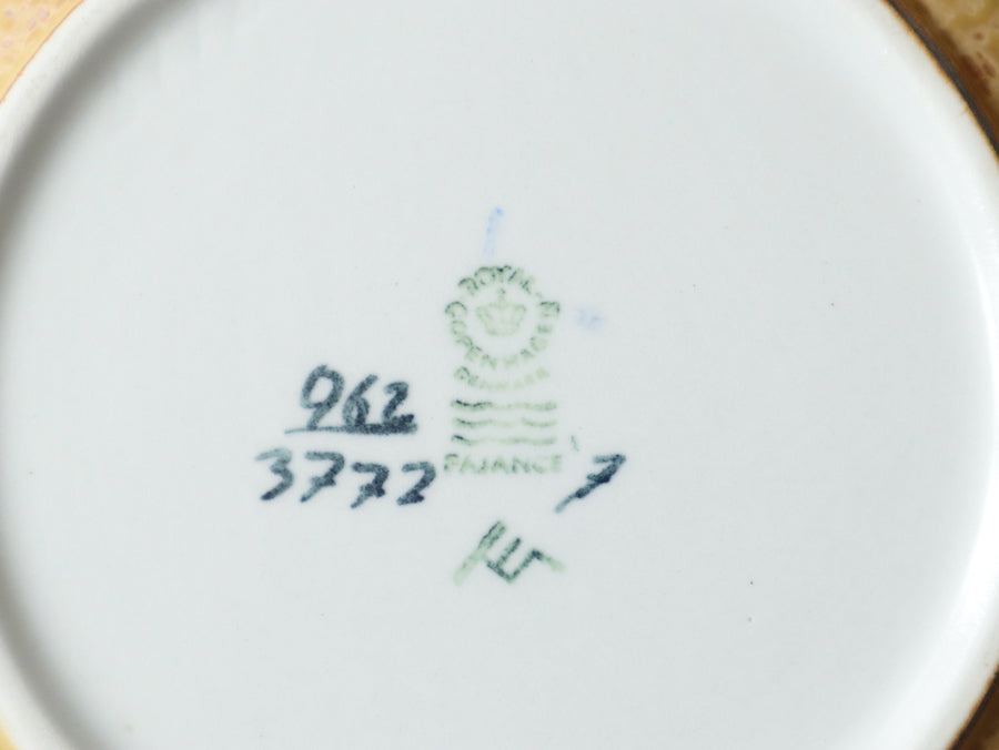 Royal Copenhagen スクエアプレート S〈フラワー/ベージュ〉
