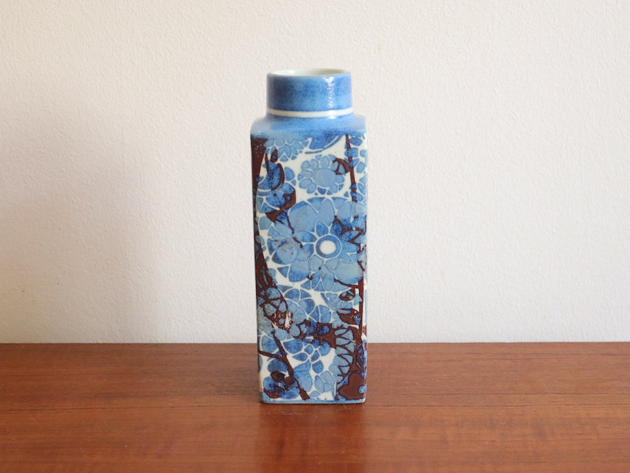 Royal Copenhagen 花びん L〈フラワー×ブルー〉
